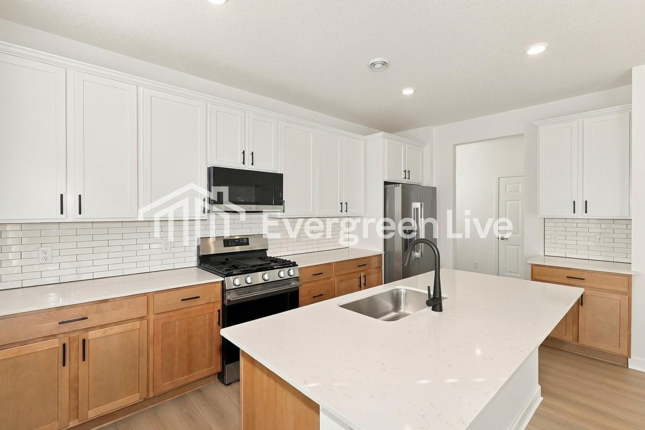 2590 Green Ash Ave - Photo 7 of 17
