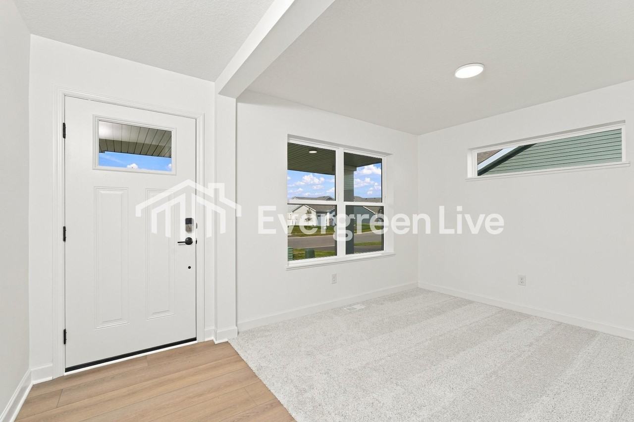 2420 Jandell Ave Ne - Photo 4 of 17