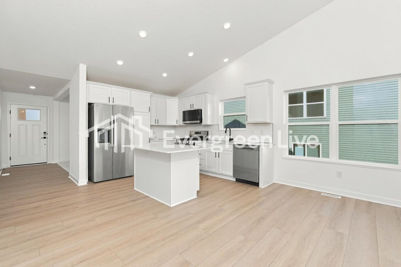 2420 Jandell Ave Ne - Photo 5 of 17