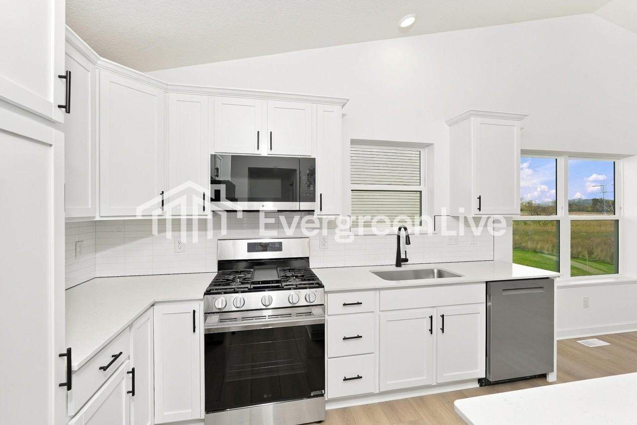2420 Jandell Ave Ne - Photo 6 of 17