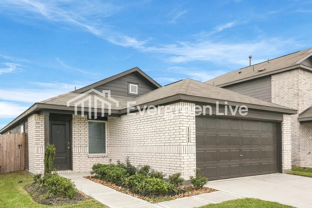 13042 Dianna Lee Dr - Photo 2 of 16