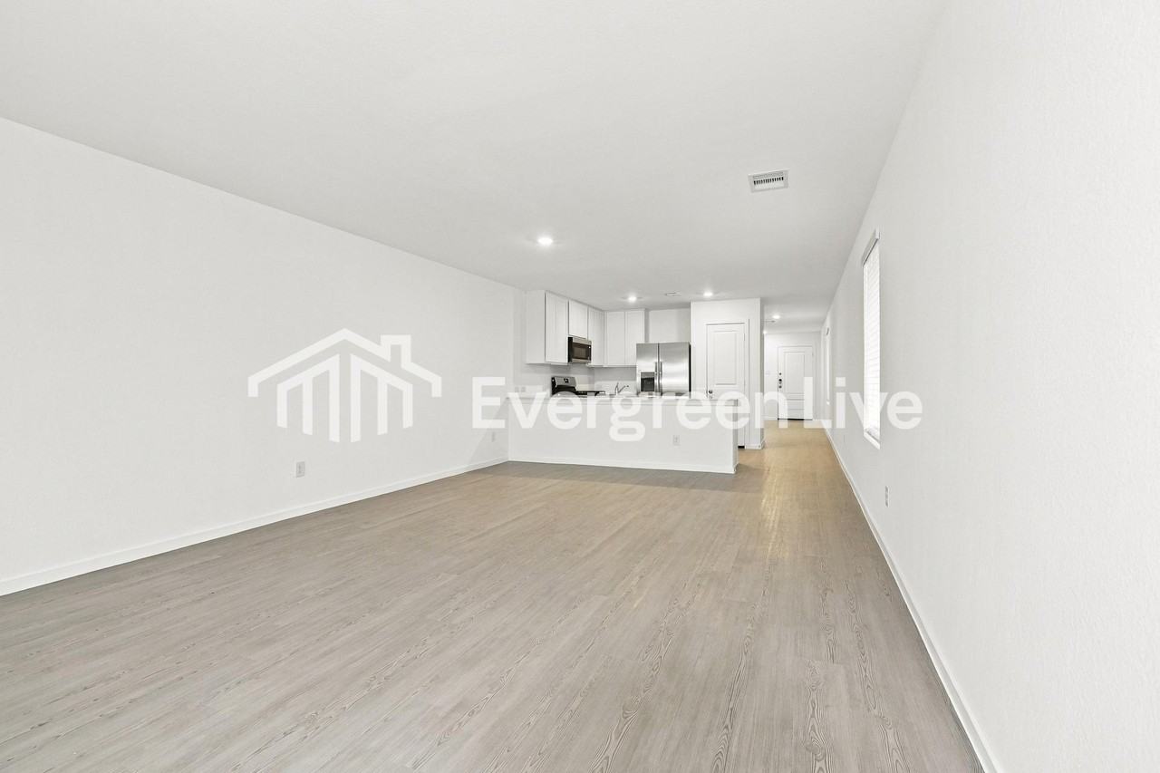 13042 Dianna Lee Dr - Photo 4 of 16