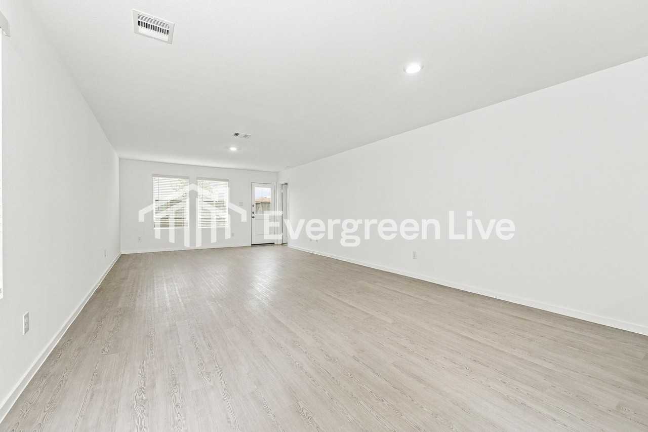 13042 Dianna Lee Dr - Photo 5 of 16