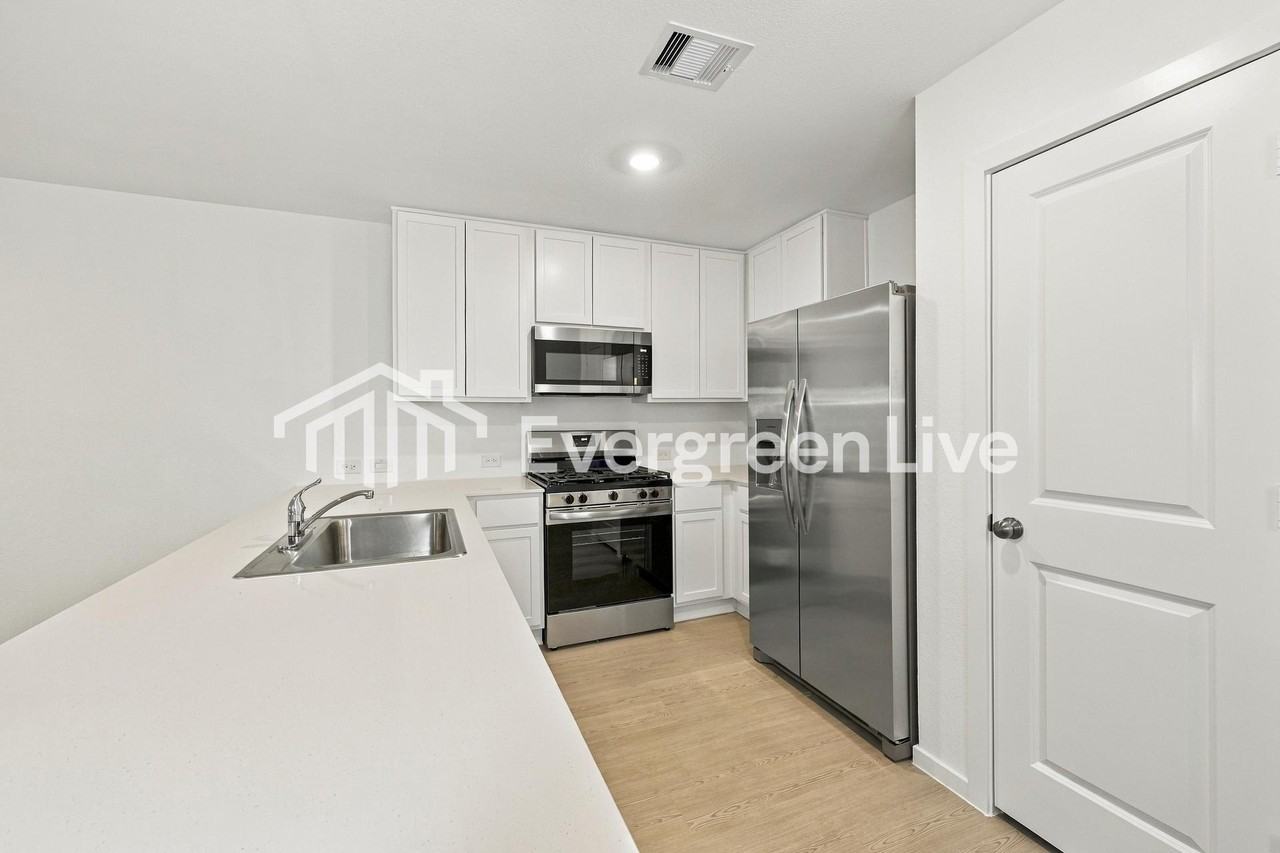 13042 Dianna Lee Dr - Photo 6 of 16