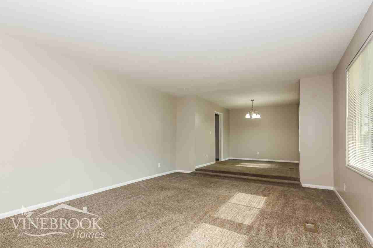 808 Creekside St - Photo 3 of 16