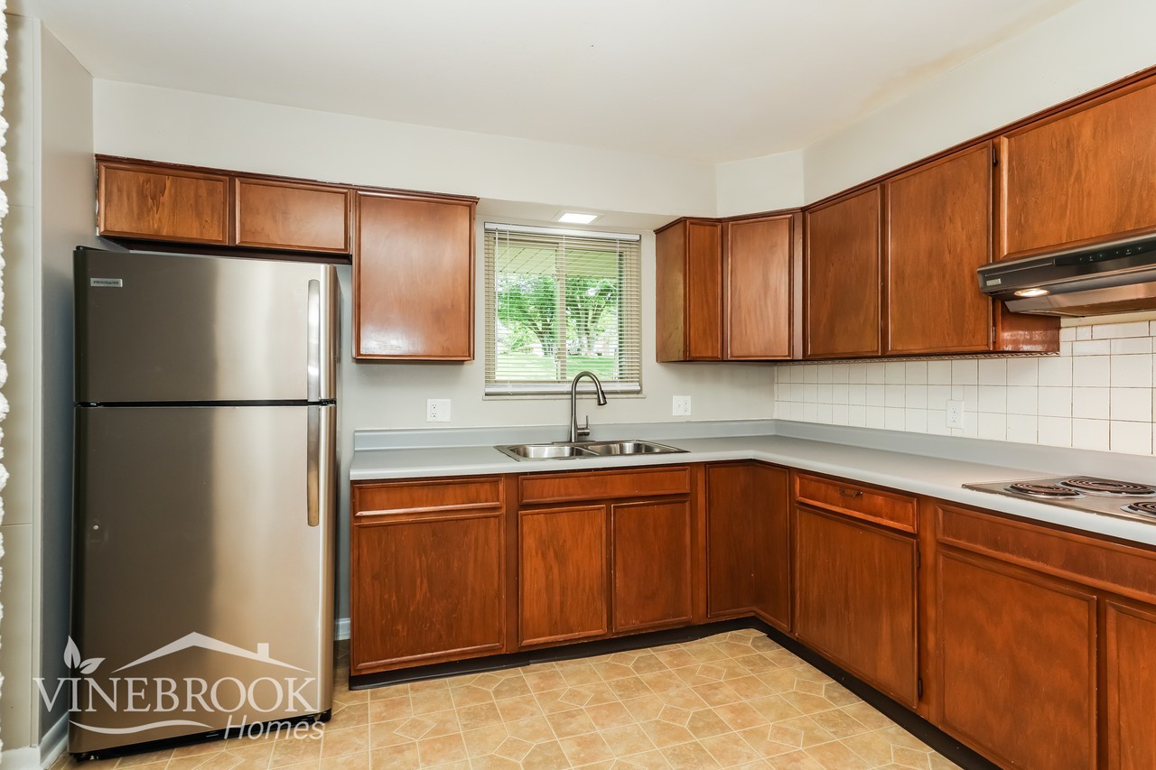 808 Creekside St - Photo 6 of 16