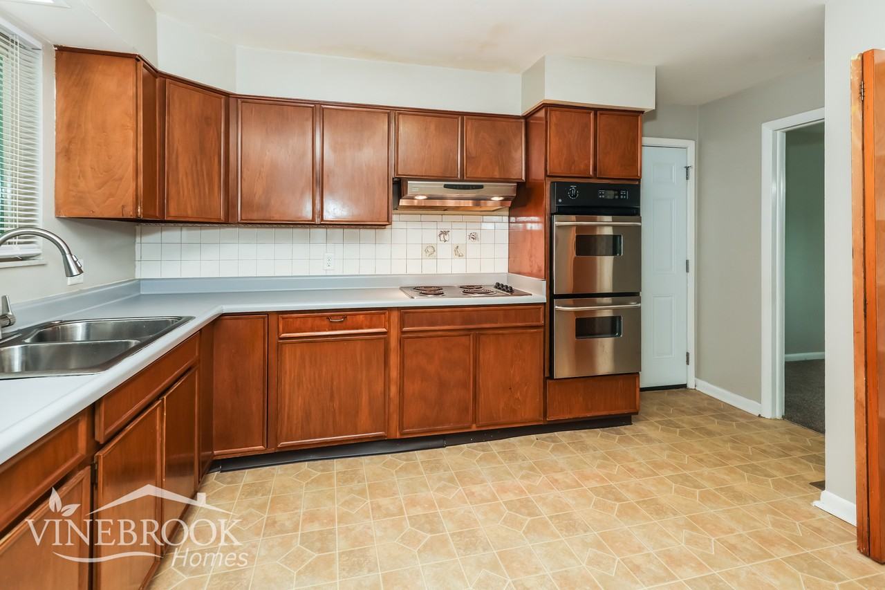 808 Creekside St - Photo 7 of 16