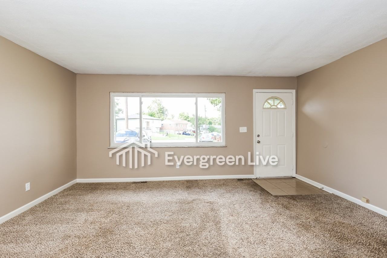 845 Hargrove Way - Photo 4 of 15