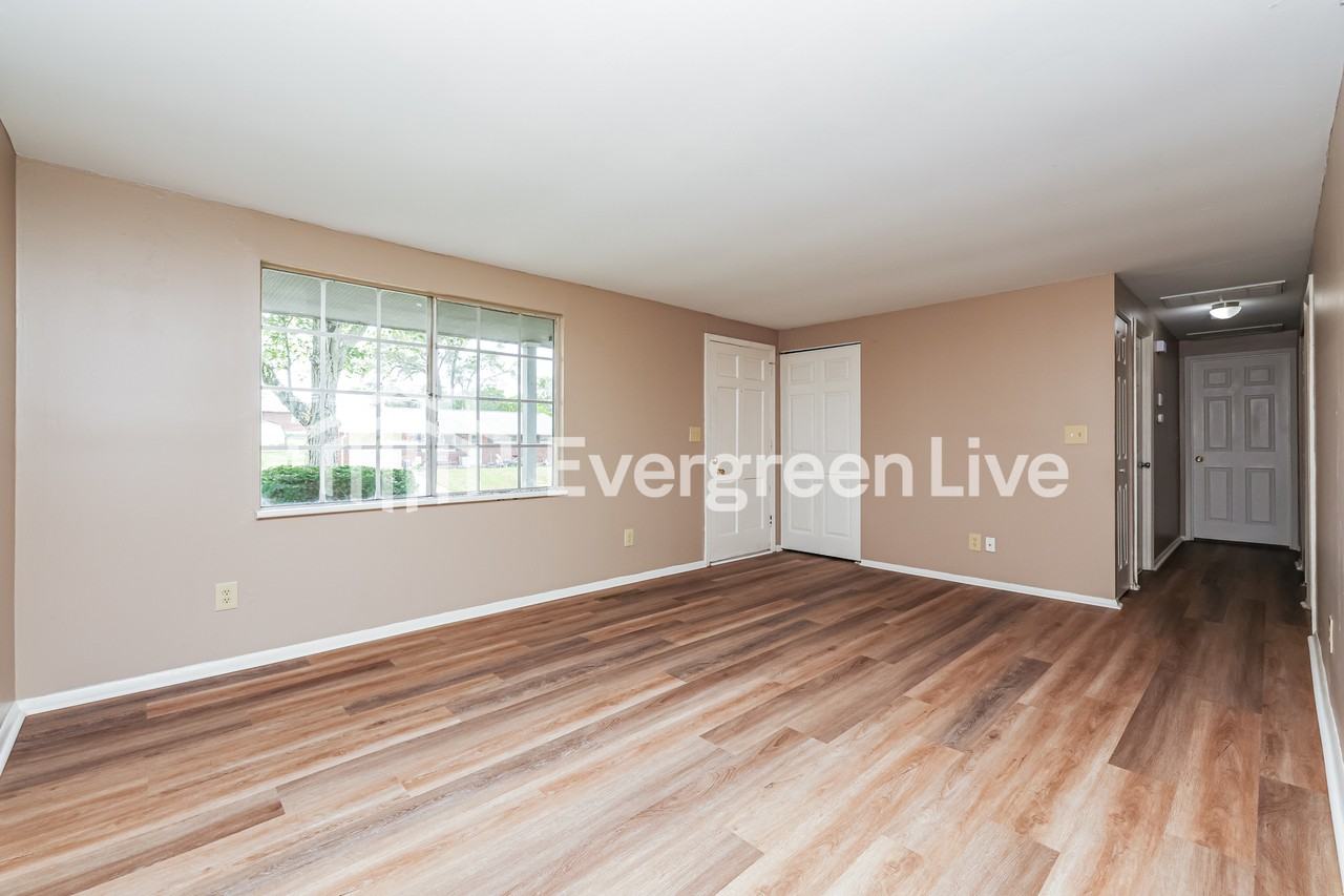 6305 Holbrook Dr - Photo 5 of 15
