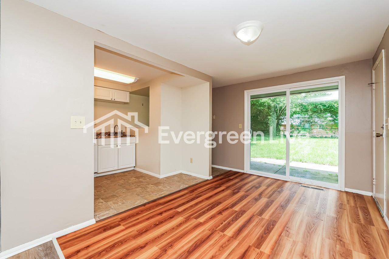 6305 Holbrook Dr - Photo 6 of 15
