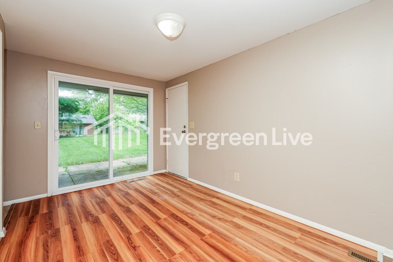 6305 Holbrook Dr - Photo 7 of 15