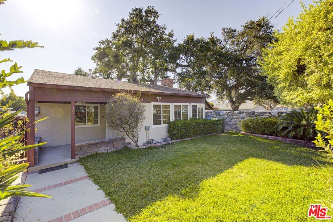 10529 Mount Gleason Ave - Photo 2 of 30