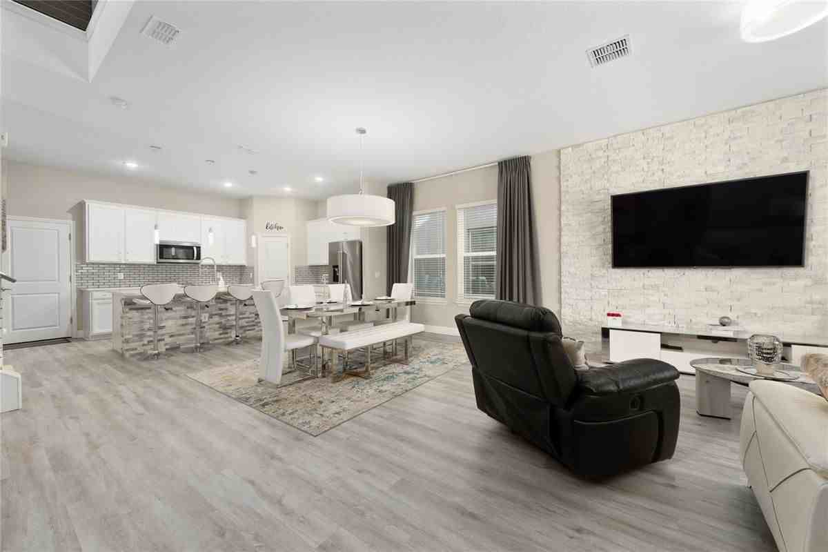 11543 Charnock Dr - Photo 3 of 14