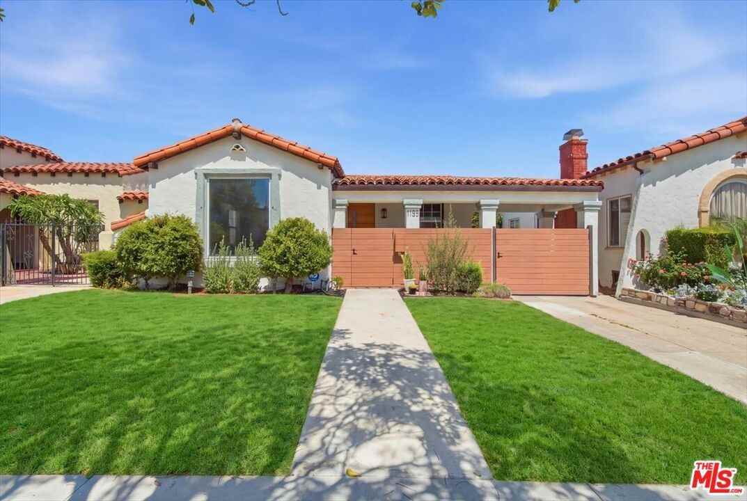 1135 W 81st Pl - Photo 4 of 33