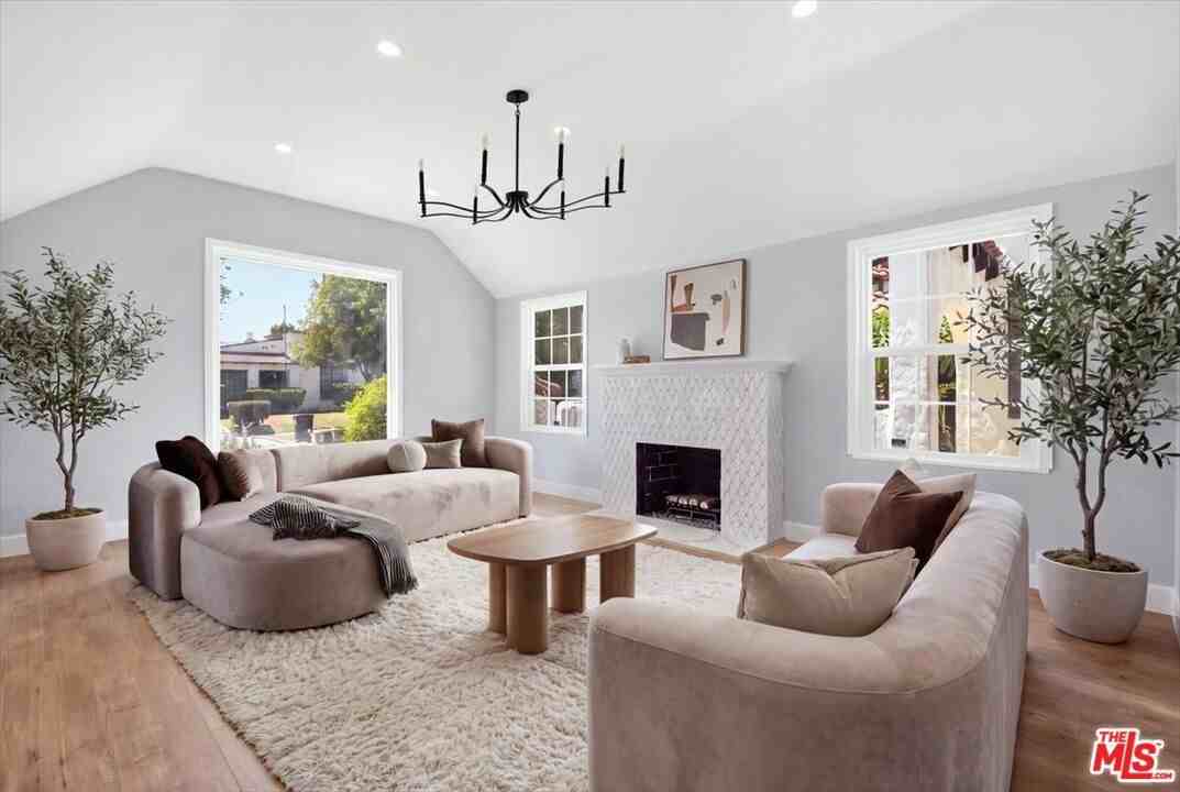 1135 W 81st Pl - Photo 7 of 33