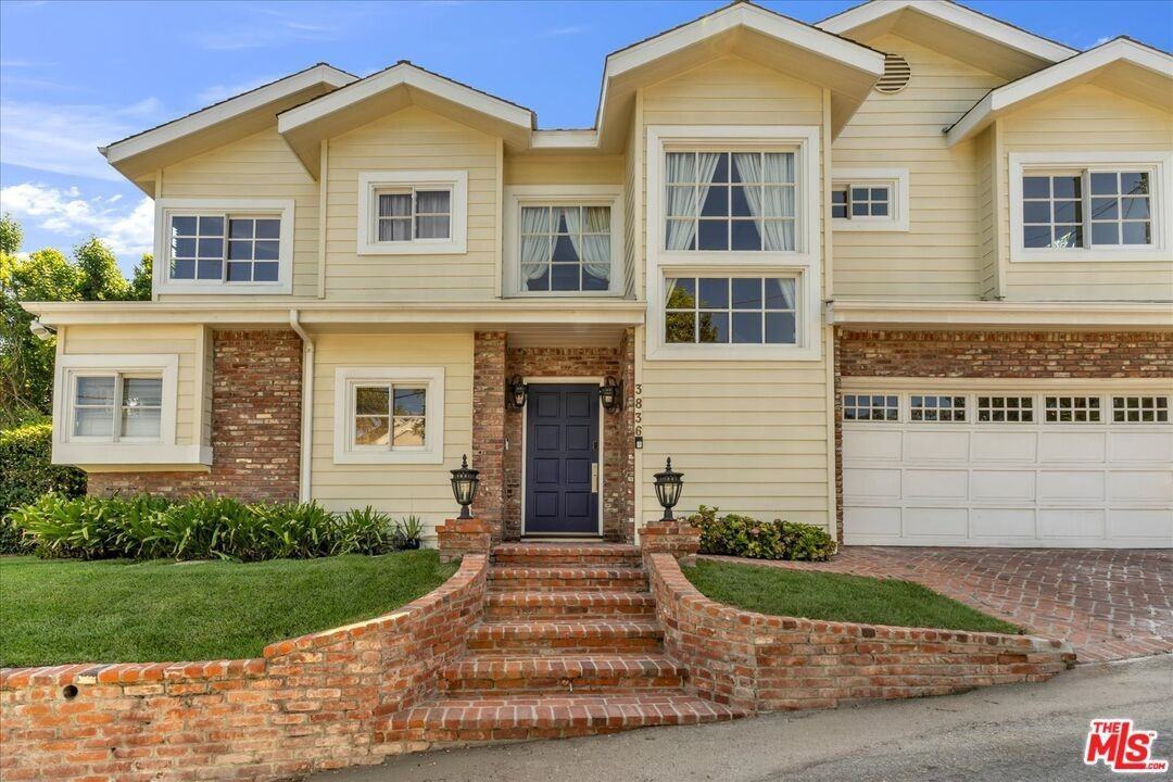 3836 Glenridge Dr - Photo 3 of 50