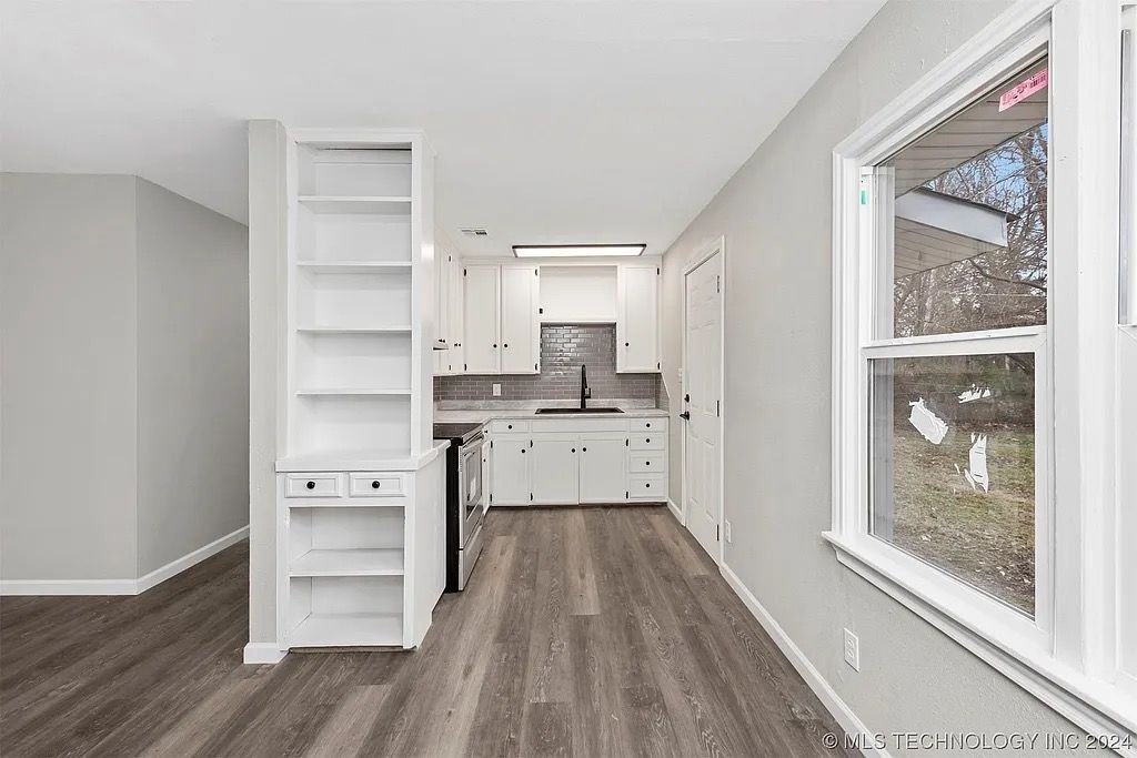 802 Se 7th St - Photo 2 of 6