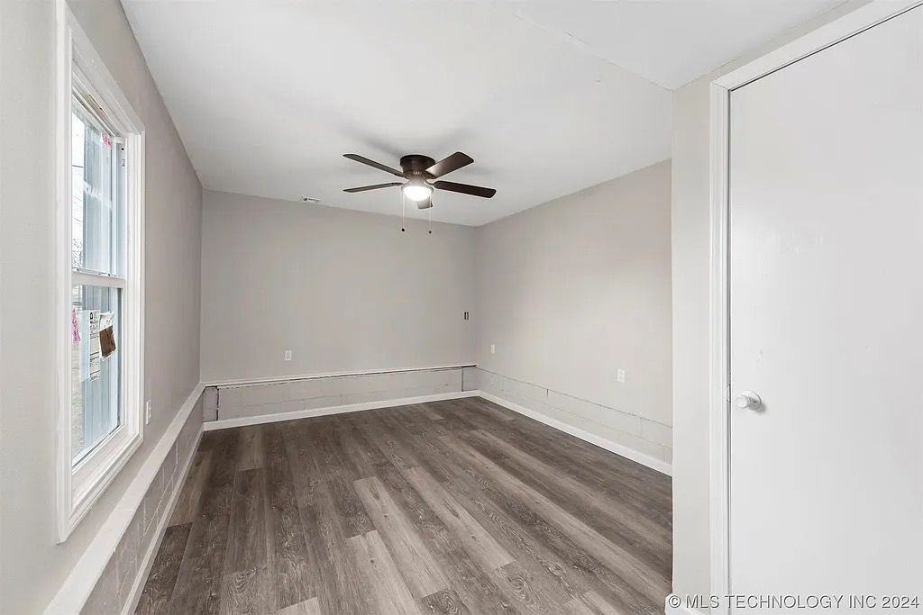 802 Se 7th St - Photo 6 of 6