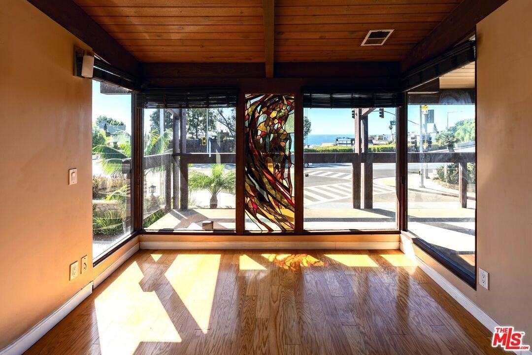 2856 S Coast Hwy - Photo 2 of 15