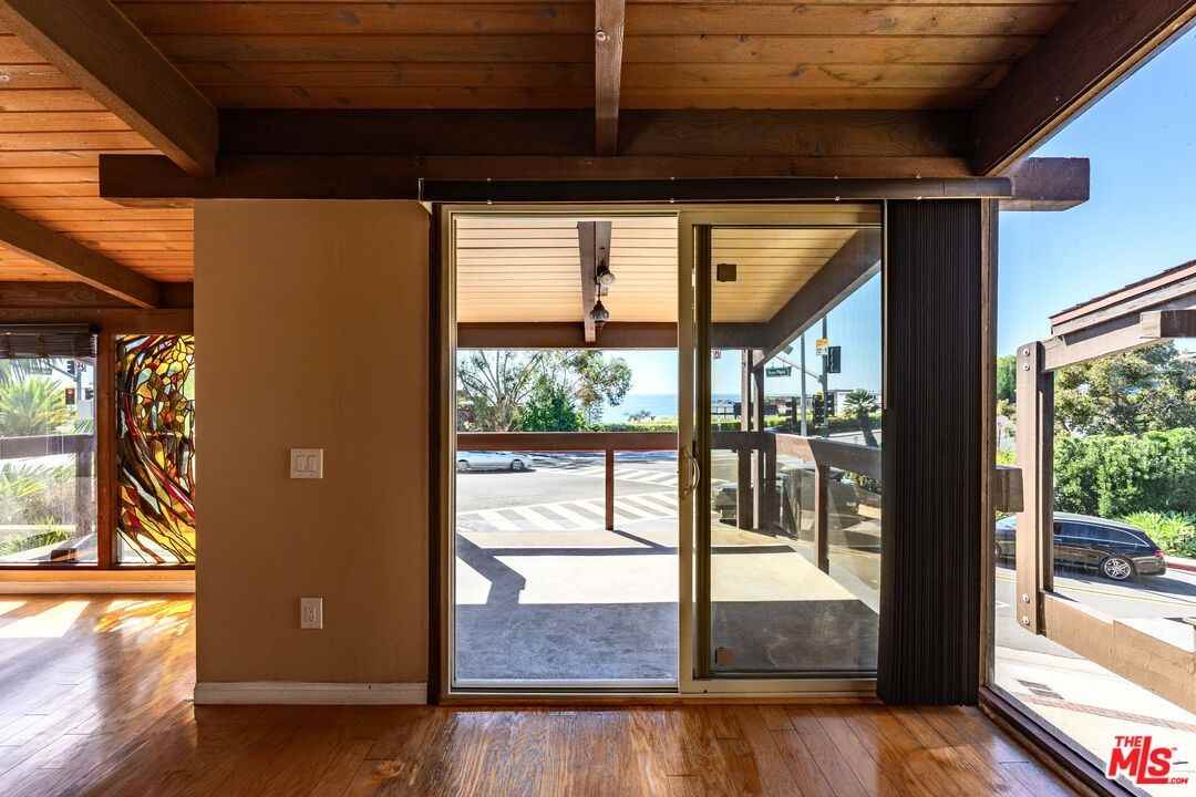 2856 S Coast Hwy - Photo 3 of 15