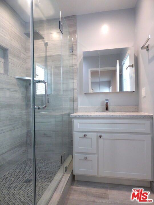 1844 S Barrington Ave - Photo 2 of 5
