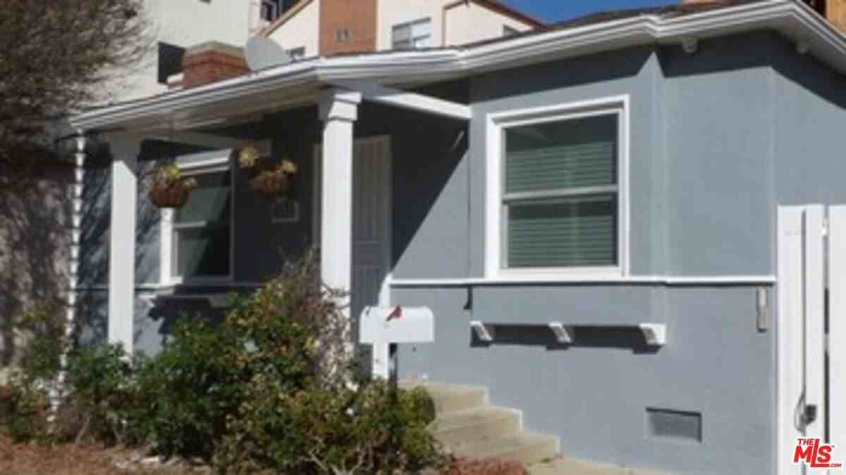 1844 S Barrington Ave - Photo 5 of 5