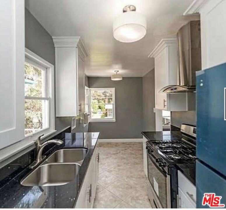 852 11th St ##D - Photo 4 of 12