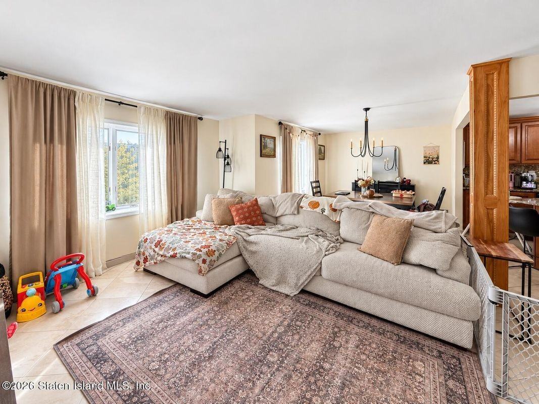 758 Maguire Ave - Photo 4 of 23