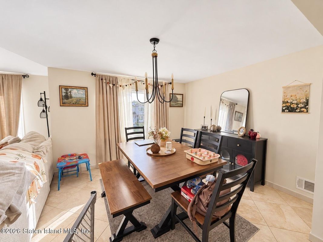 758 Maguire Ave - Photo 6 of 23