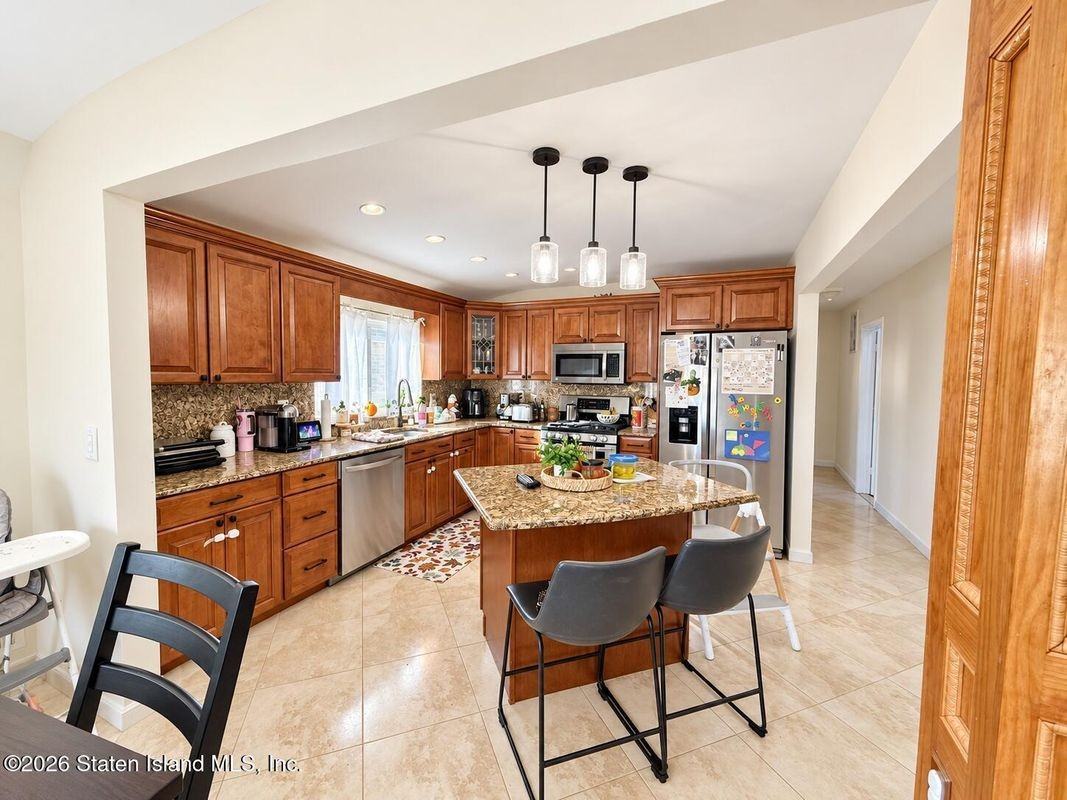 758 Maguire Ave - Photo 7 of 23