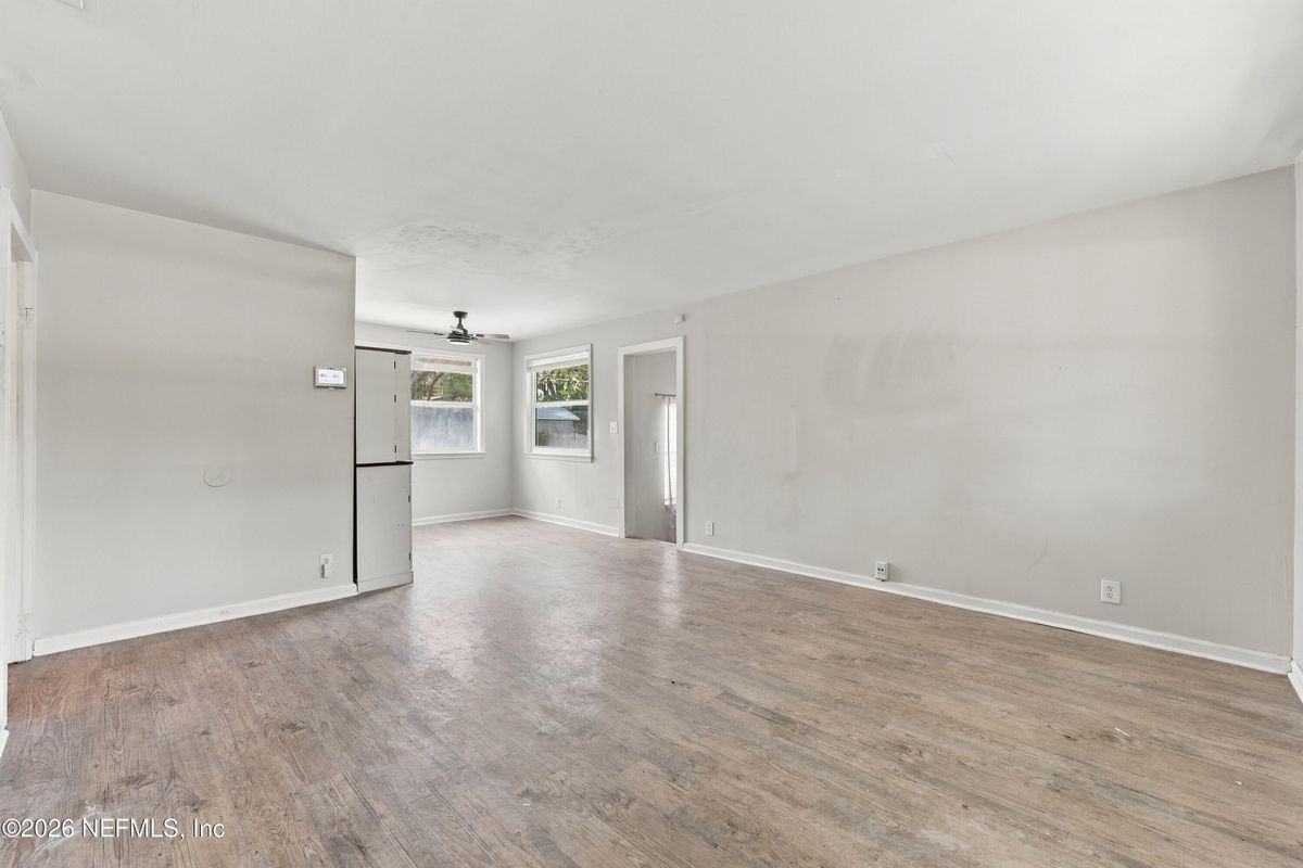 7328 Warner Dr - Photo 3 of 33