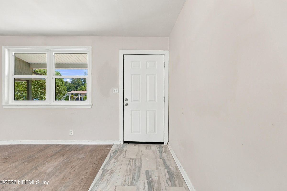 7328 Warner Dr - Photo 4 of 33