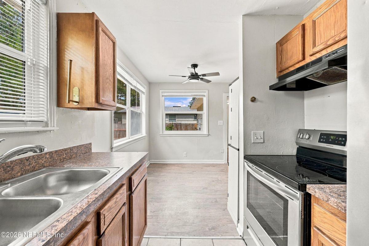 7328 Warner Dr - Photo 7 of 33