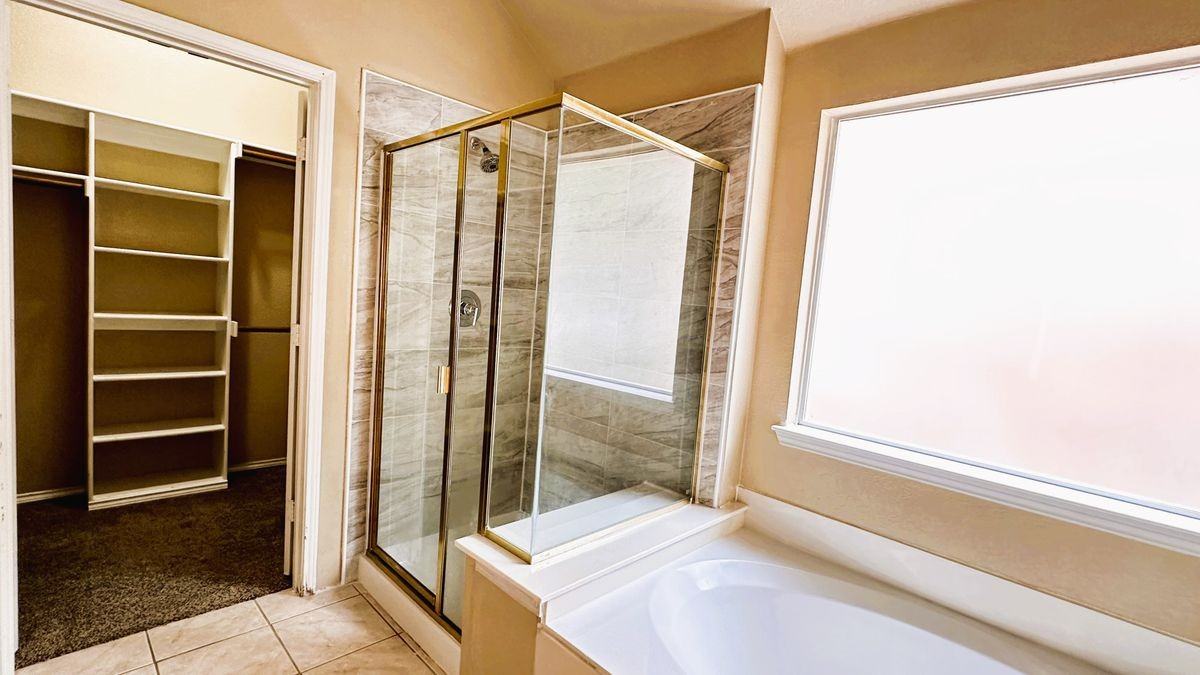 1728 Oak Brook Ln - Photo 5 of 14