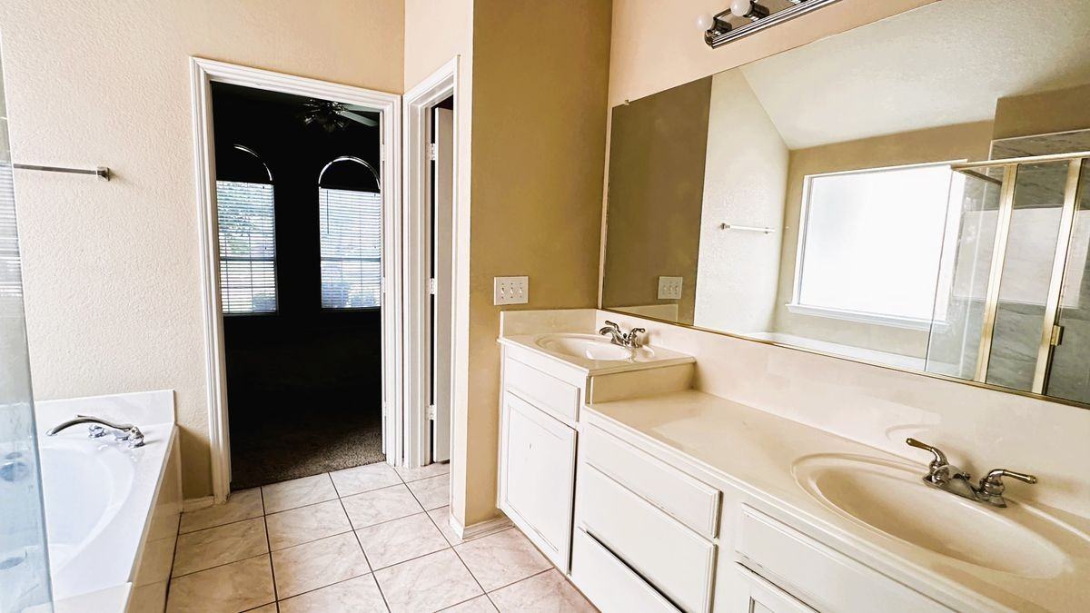 1728 Oak Brook Ln - Photo 6 of 14