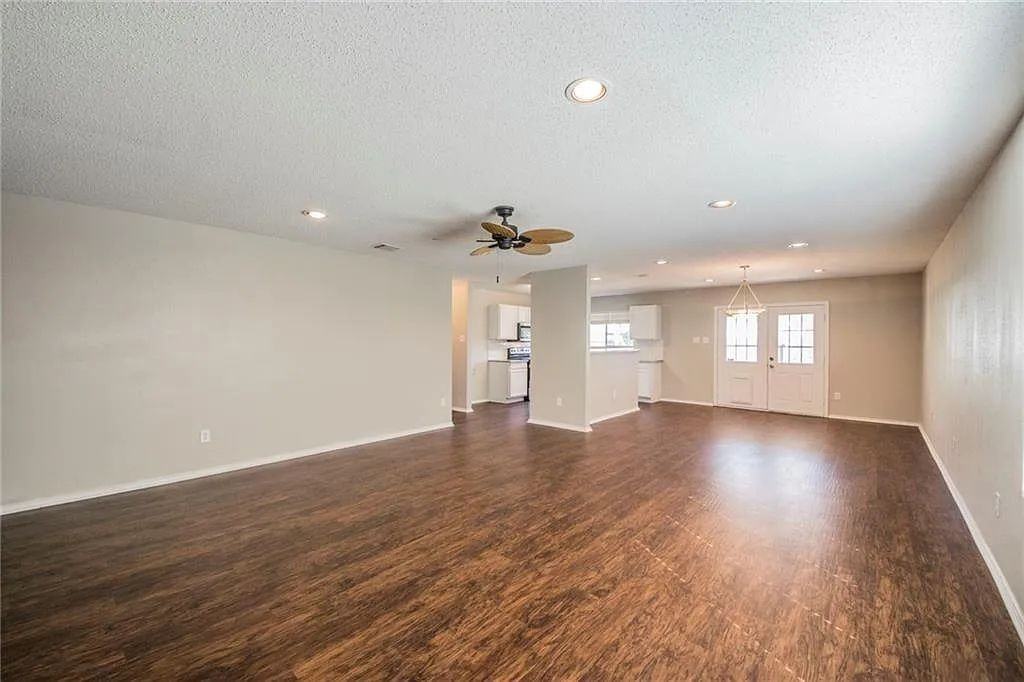 4869 Trail Hollow Dr - Photo 3 of 16