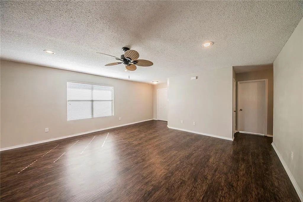 4869 Trail Hollow Dr - Photo 6 of 16