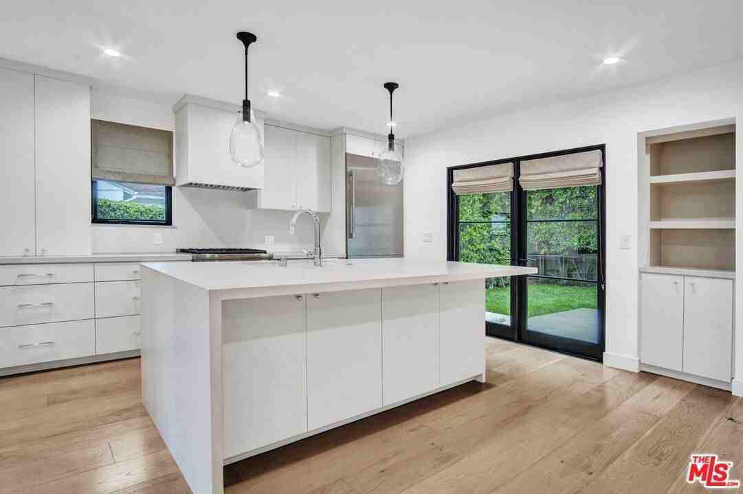 11339 Montana Ave - Photo 5 of 17