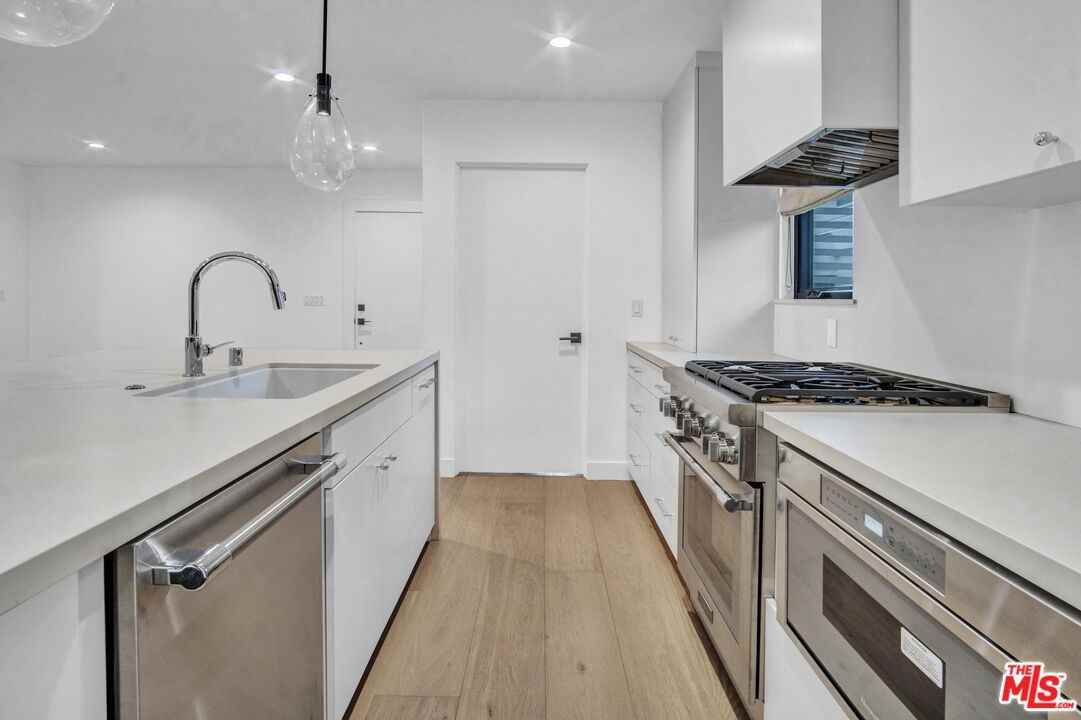 11339 Montana Ave - Photo 7 of 17
