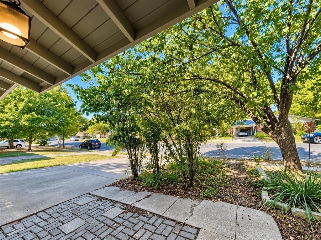 813 Emerald Wood Dr - Photo 3 of 29