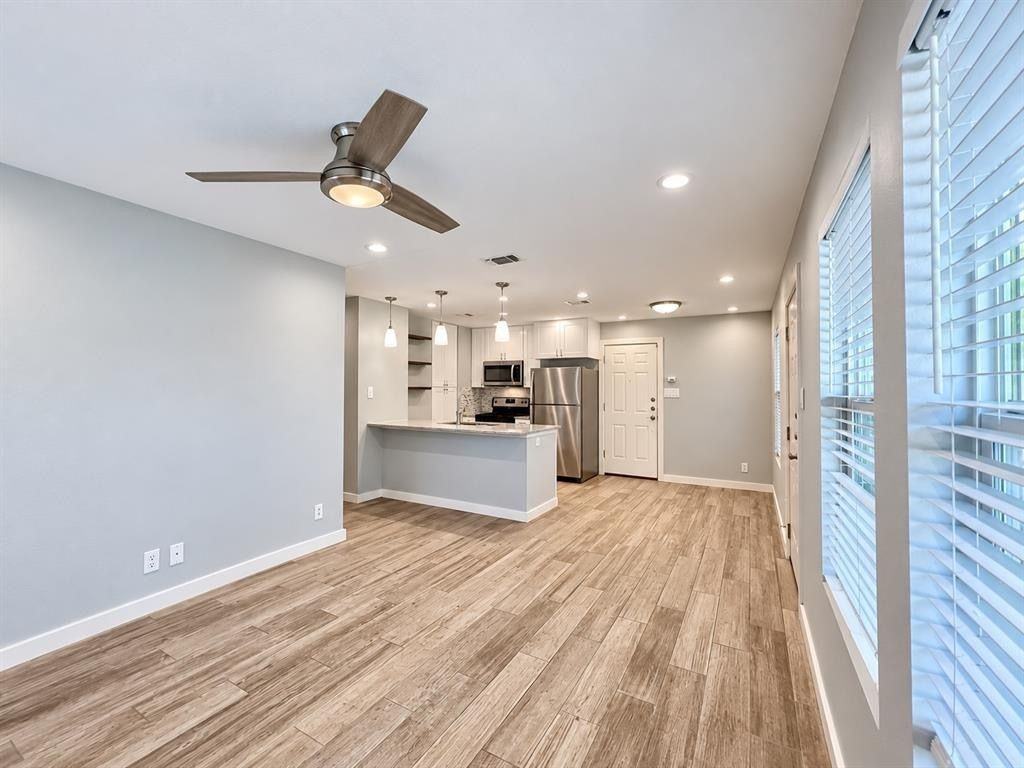 813 Emerald Wood Dr - Photo 5 of 29