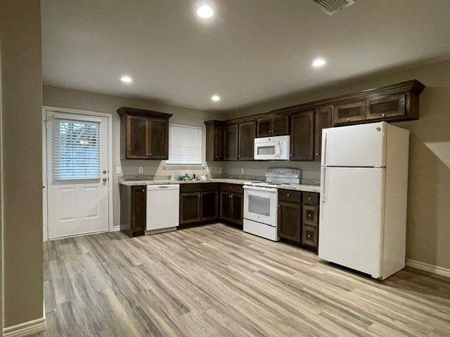 920 Pauline St - Photo 2 of 7