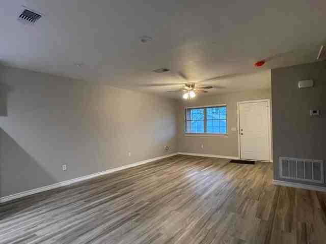 920 Pauline St - Photo 3 of 7