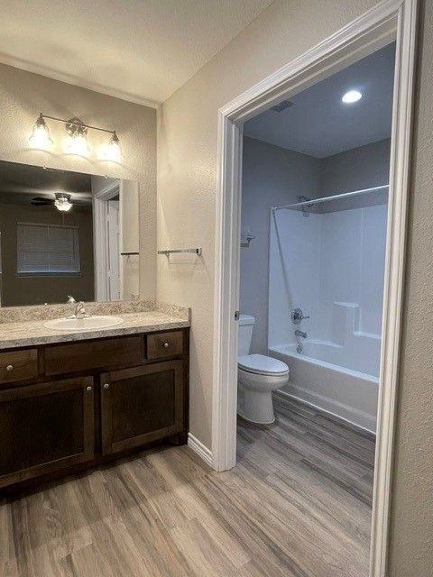 920 Pauline St - Photo 4 of 7