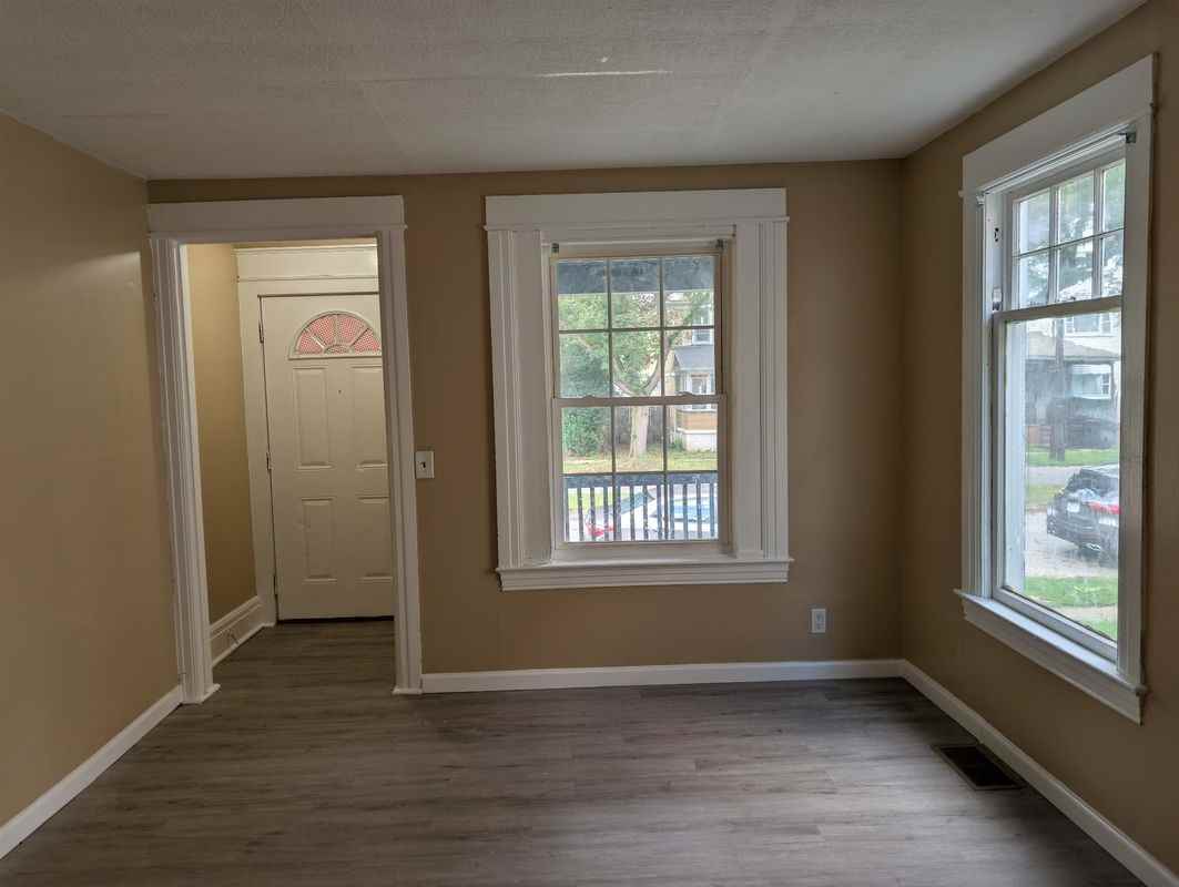 145 Glendale Park ##147 - Photo 2 of 9