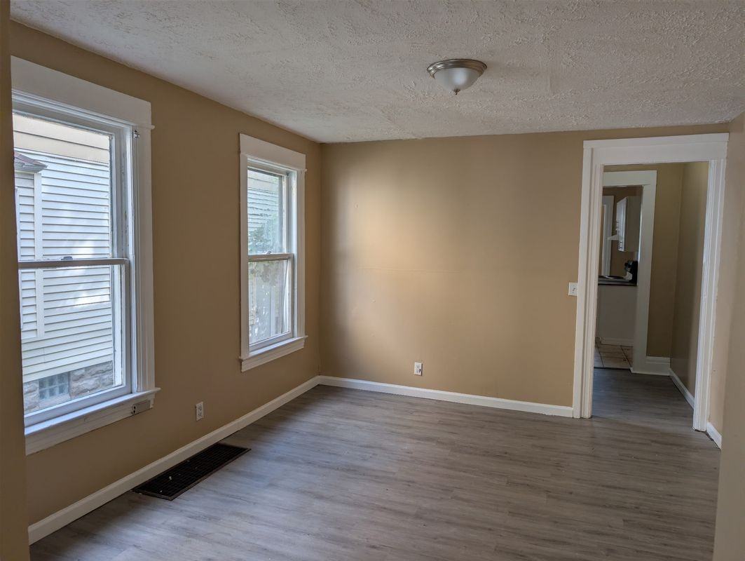 145 Glendale Park ##147 - Photo 3 of 9