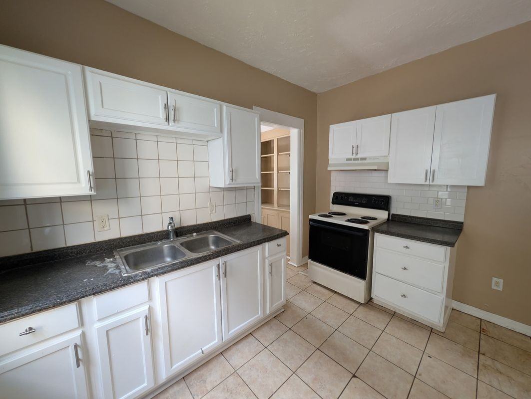 145 Glendale Park ##147 - Photo 4 of 9
