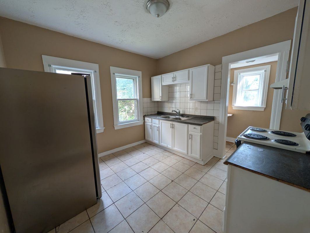 145 Glendale Park ##147 - Photo 5 of 9