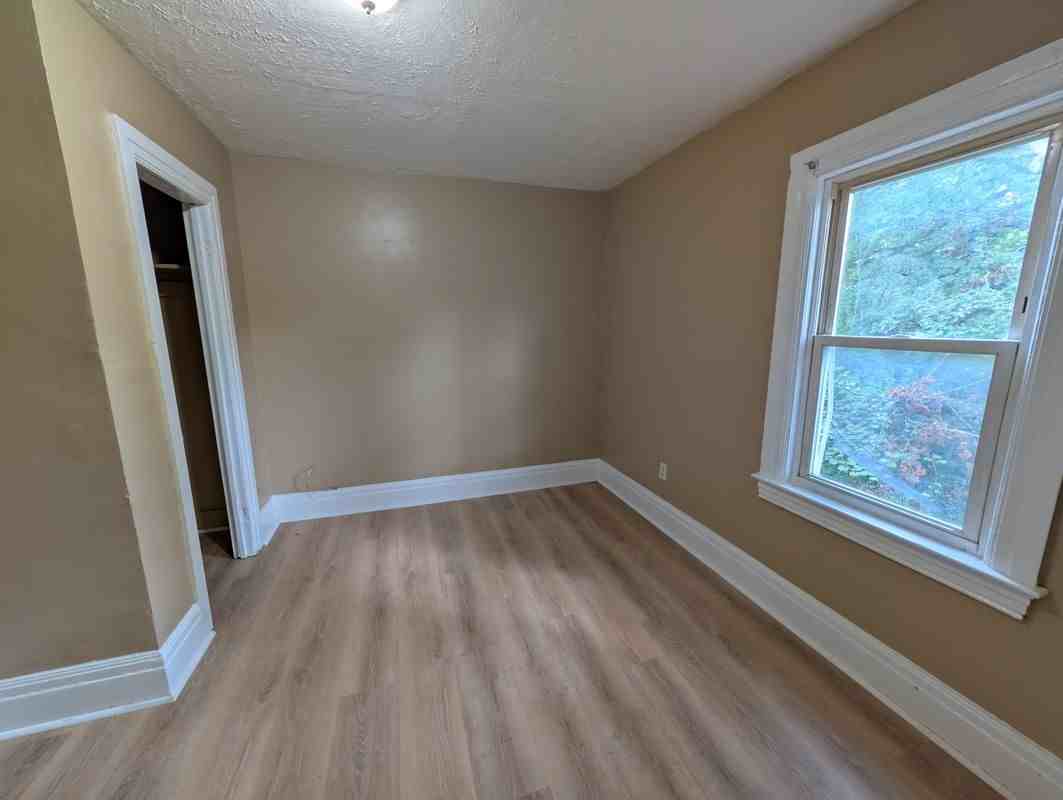 145 Glendale Park ##147 - Photo 7 of 9