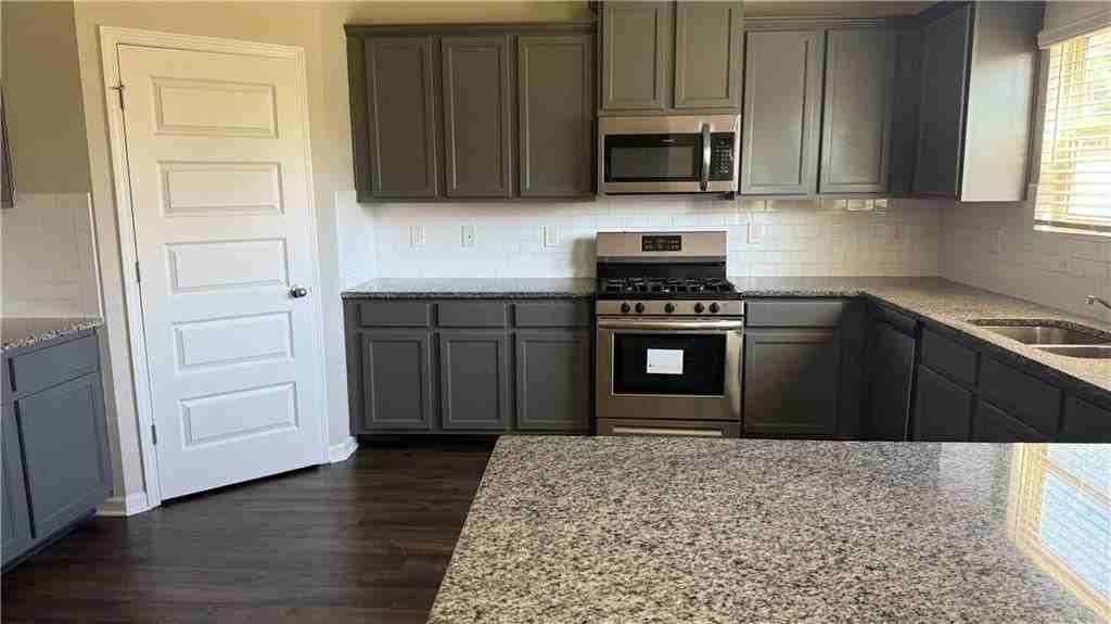 505 Emporia Loop - Photo 5 of 26